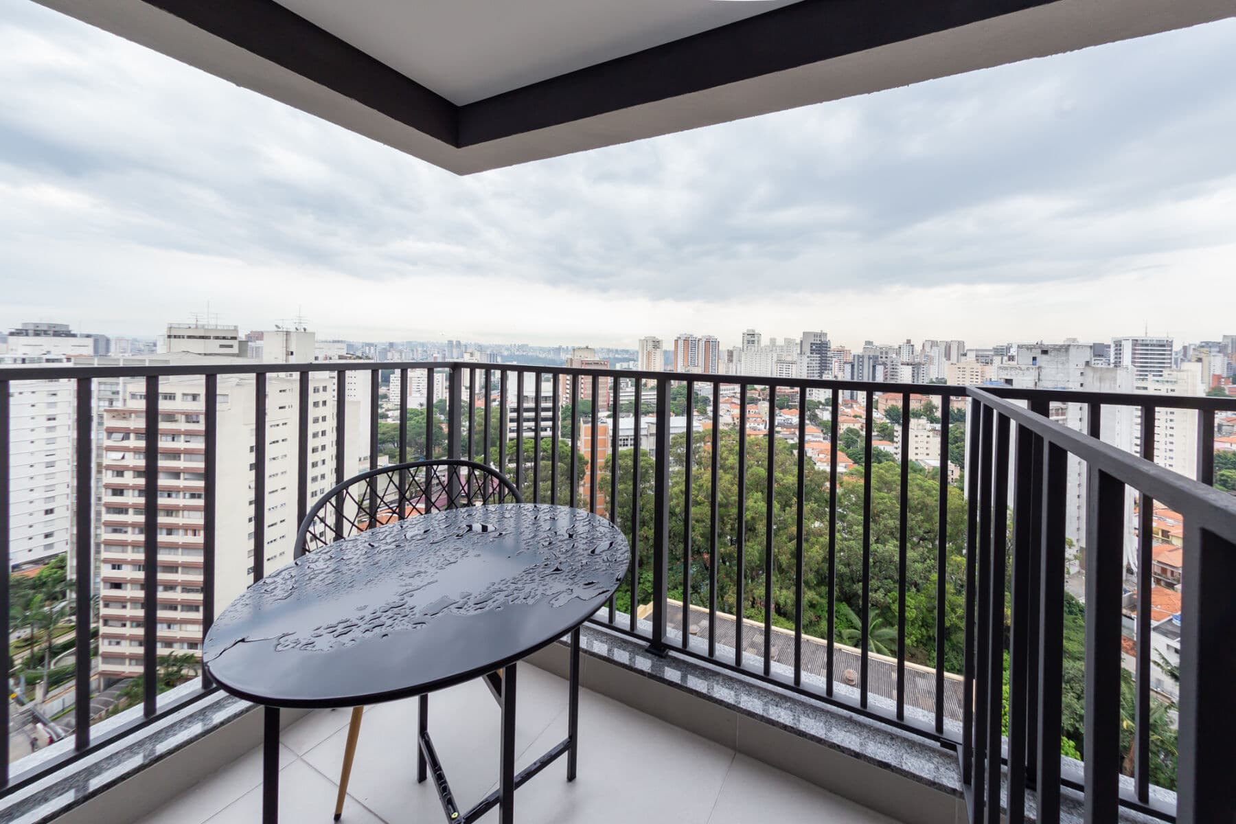 Charlie Nik Vila Mariana