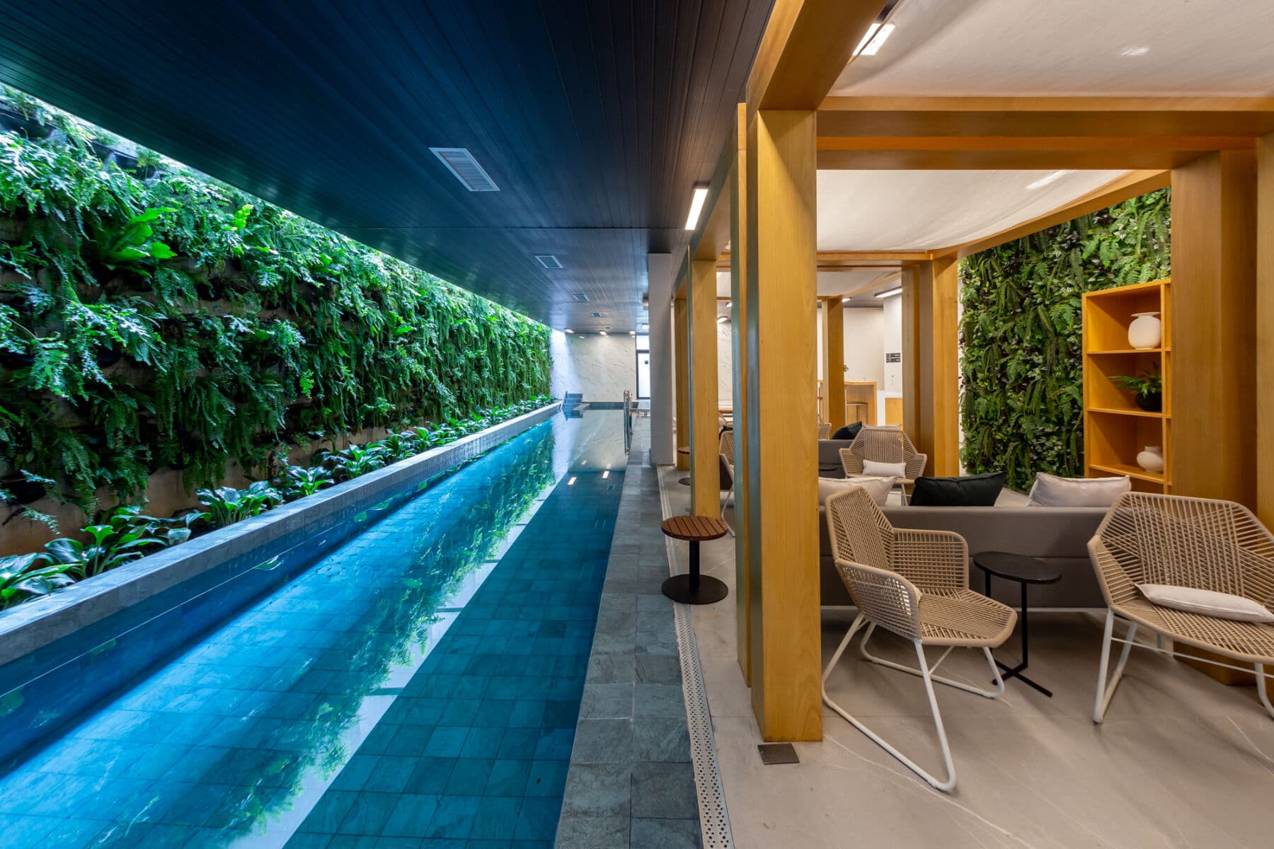 Charlie Nik Vila Mariana