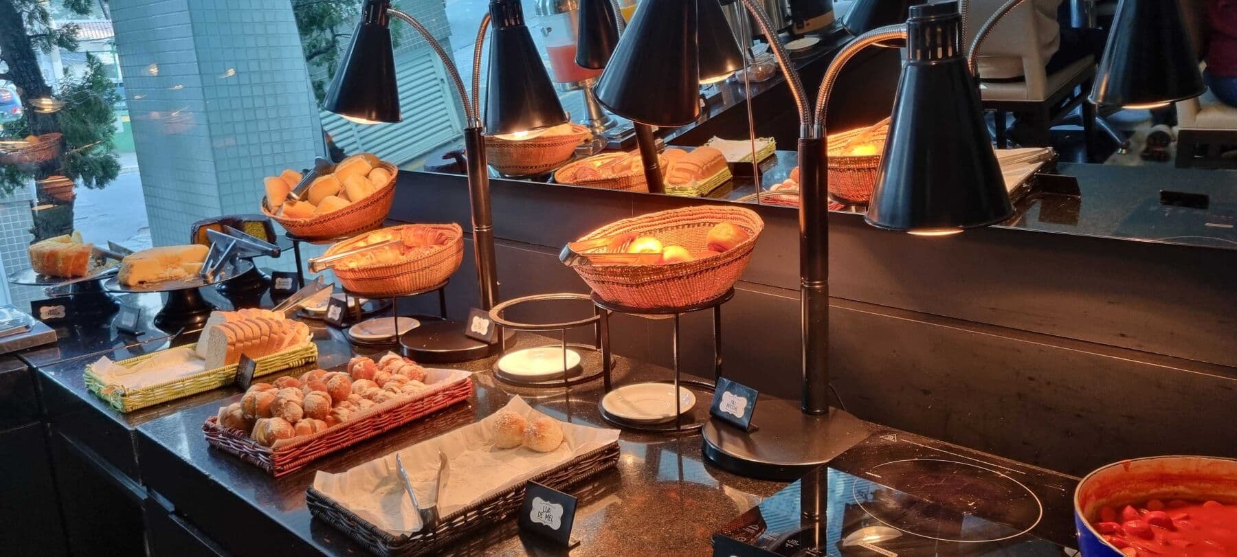 Paraíso Suítes by Charlie