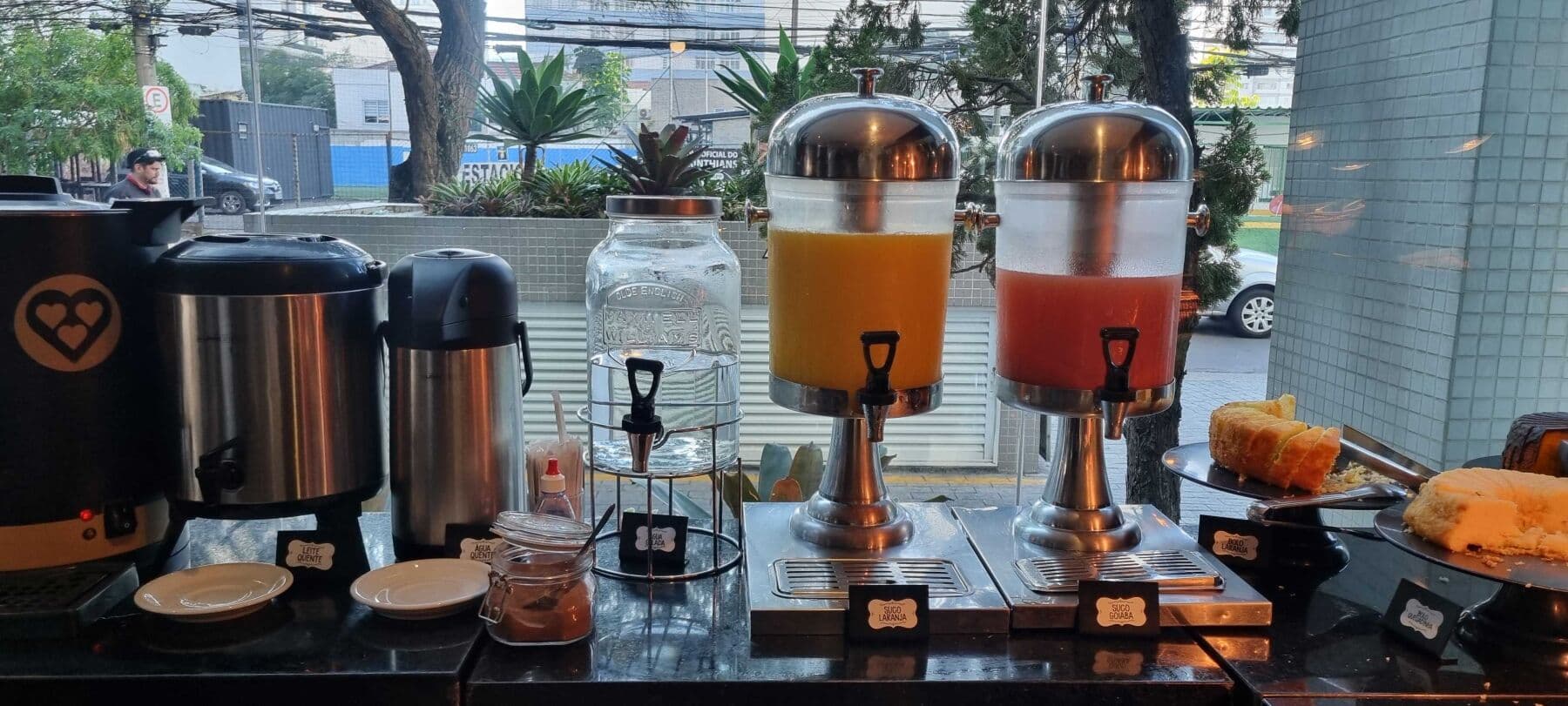 Paraíso Suítes by Charlie