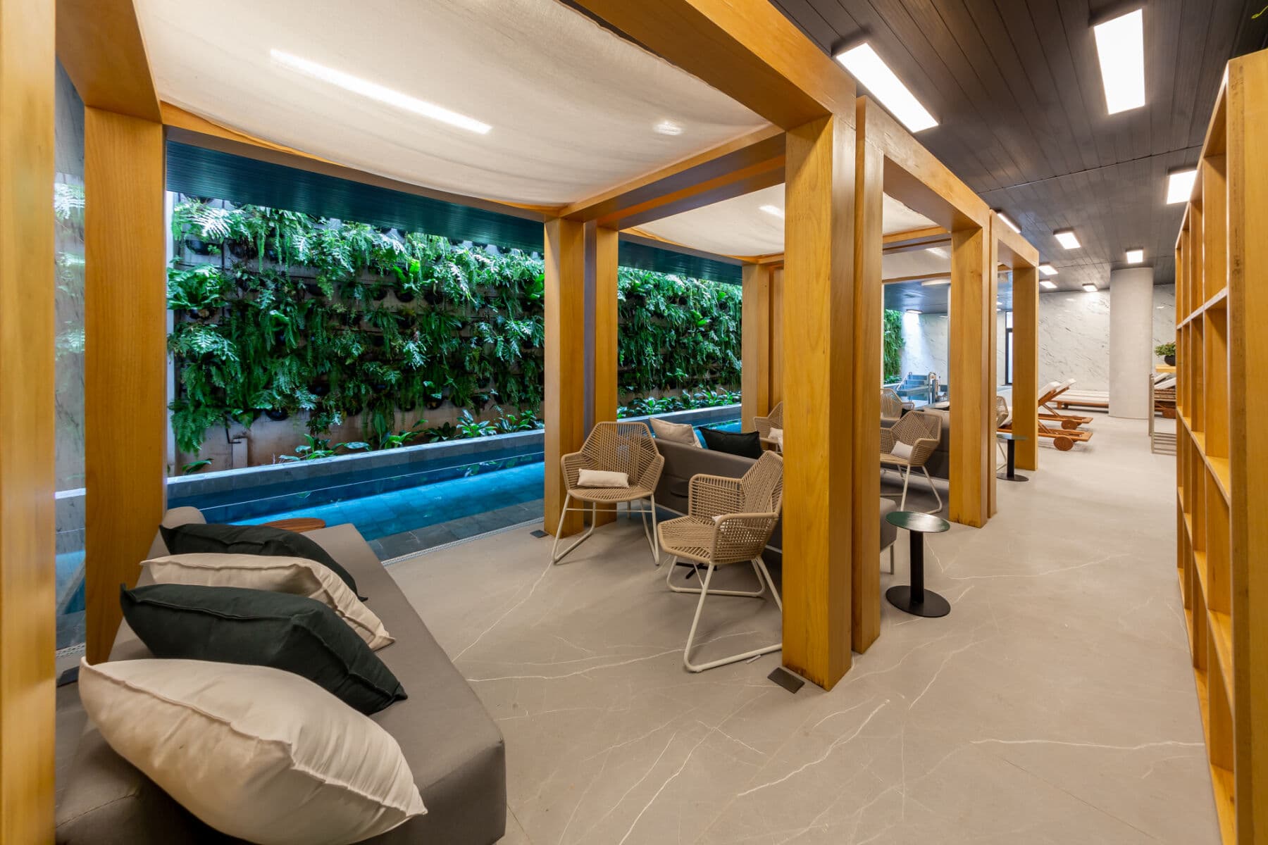 Charlie Nik Vila Mariana