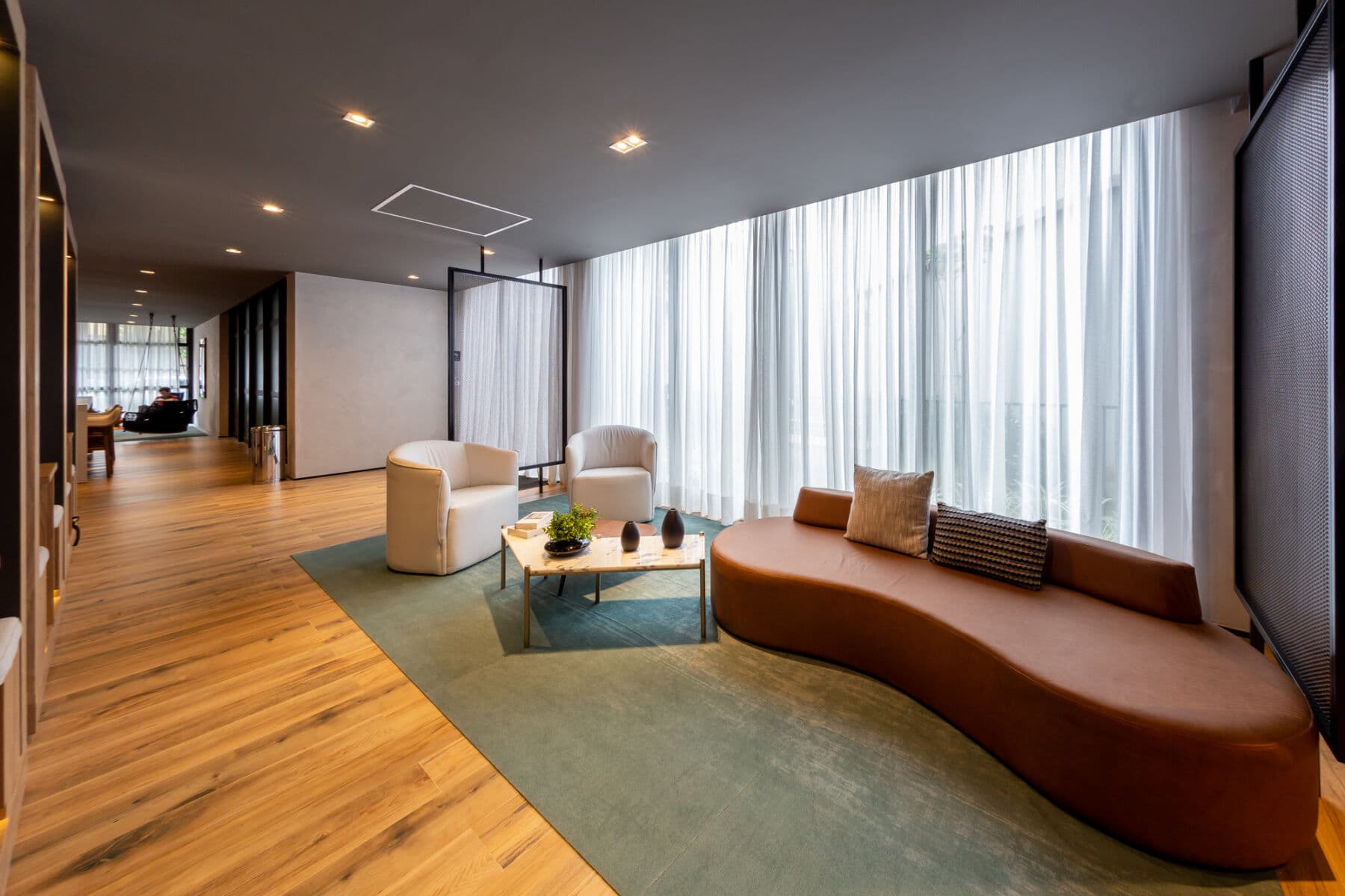 Charlie Nik Vila Mariana