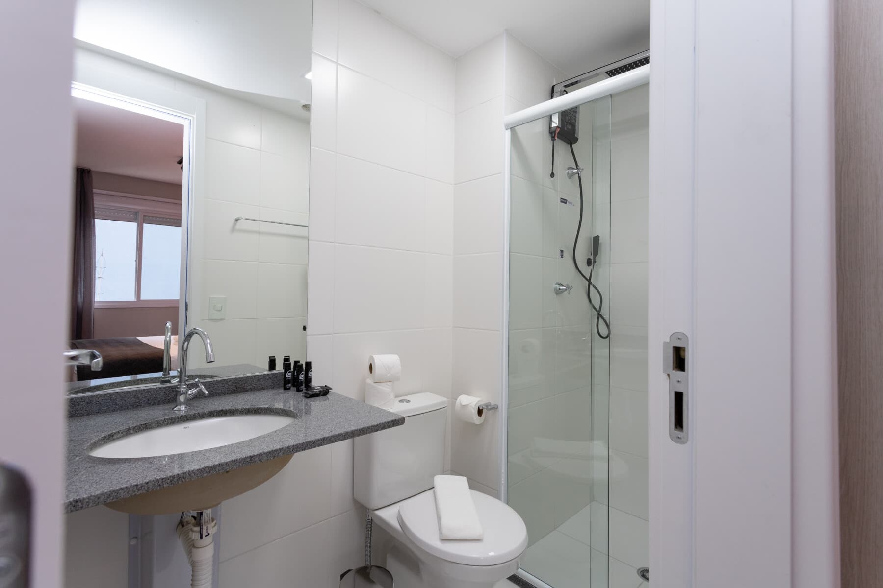 Studio Superior Casal com Sofá Cama - Smart Charlie Consolação