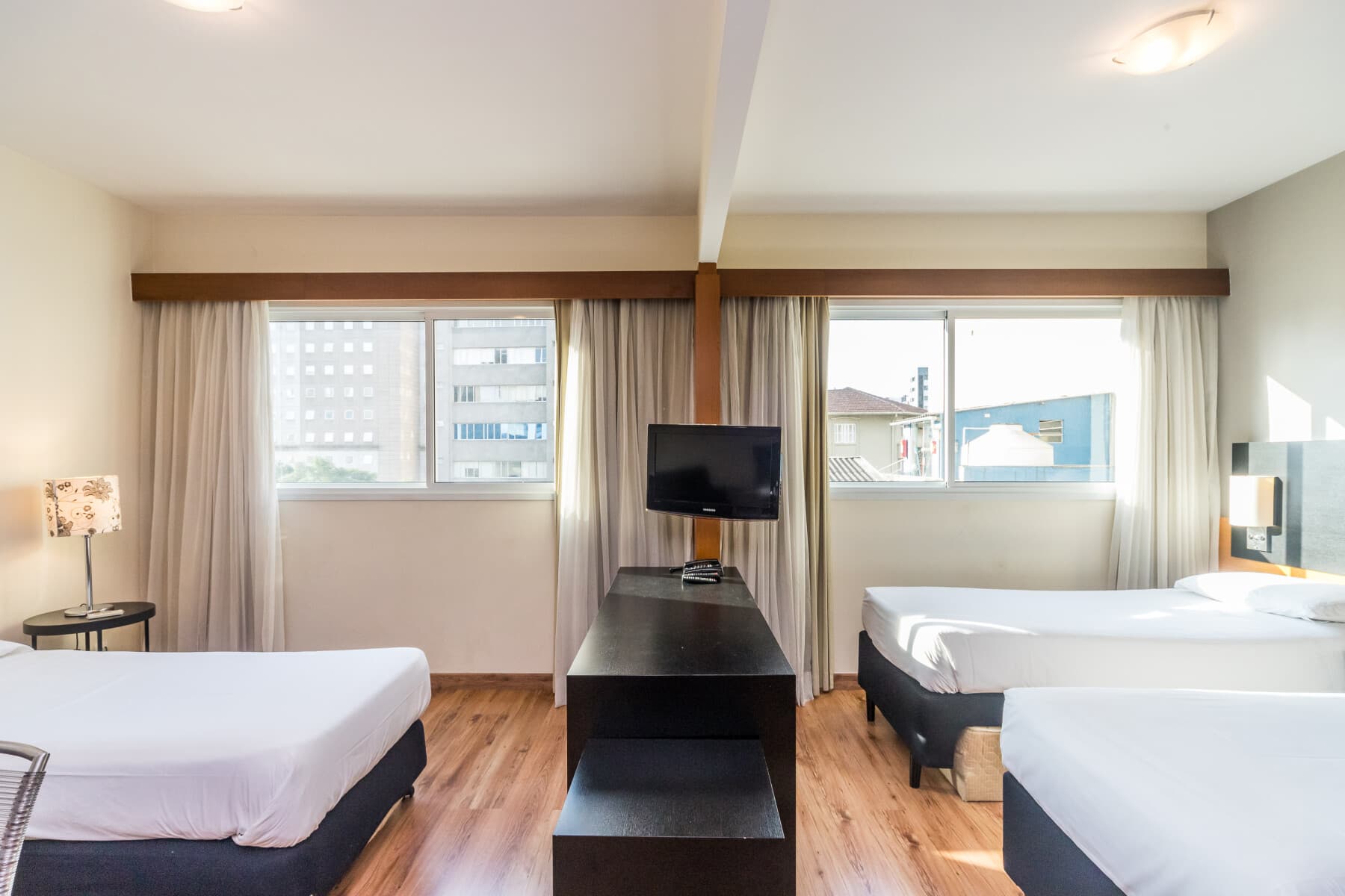 Paraíso Suítes by Charlie