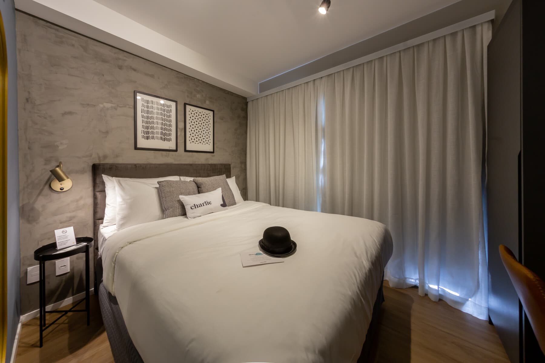 Charlie Nik Vila Mariana