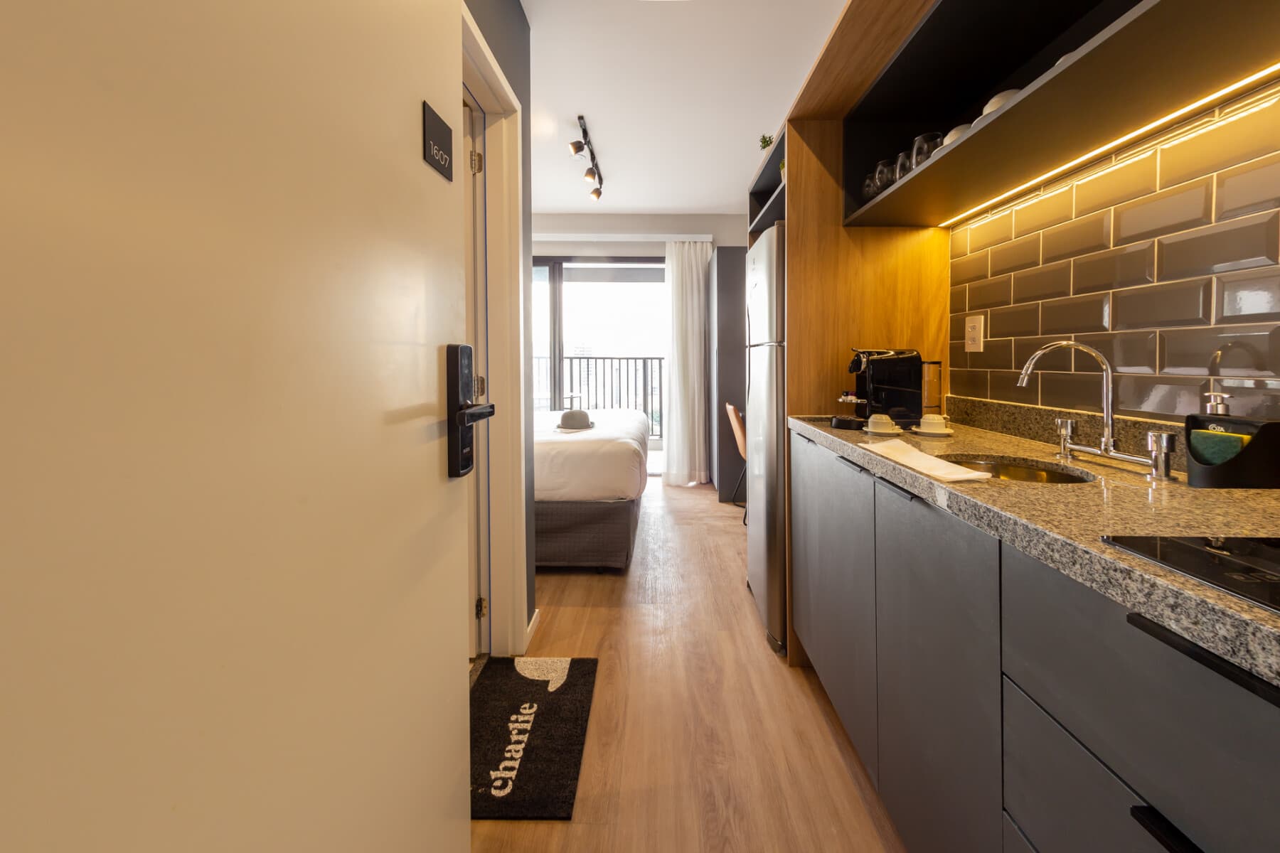 Charlie Nik Vila Mariana