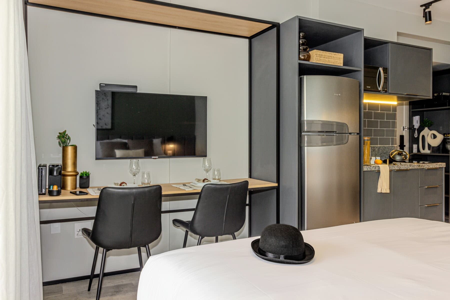 Studio Standard Casal com Varanda NR - Charlie Nik Paulista