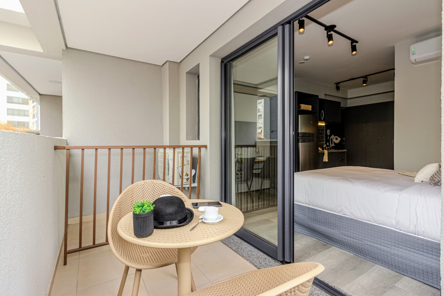 Studio Standard Casal com Varanda NR - Charlie Nik Paulista