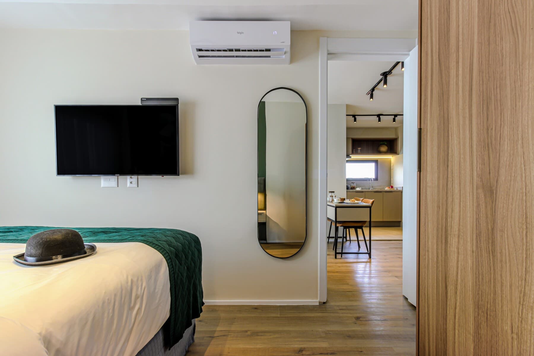 Apto 2 Dorm com Sofá Cama 42m - R - Charlie Bothanic Campo Belo