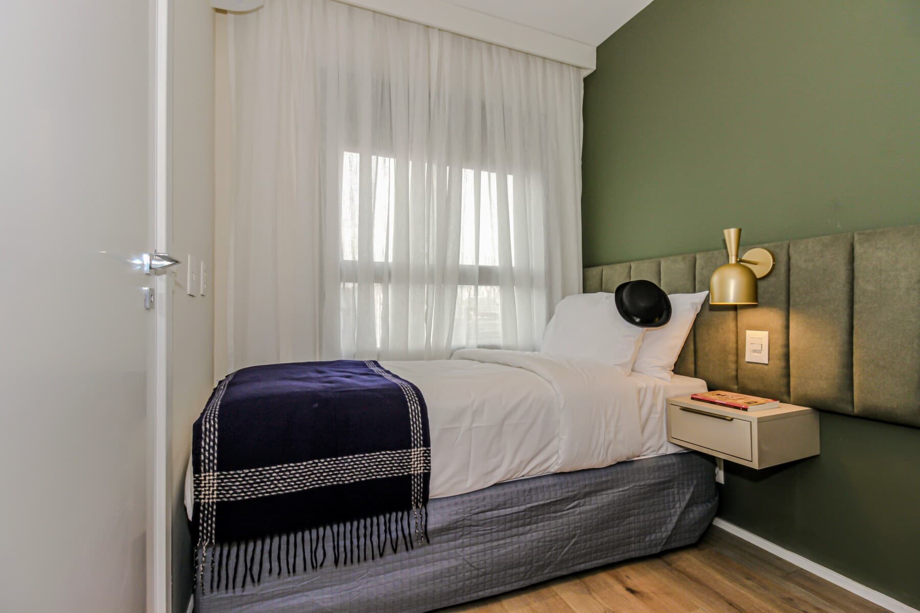 Apto 2 Dorm com Sofá Cama 42m - R - Charlie Bothanic Campo Belo