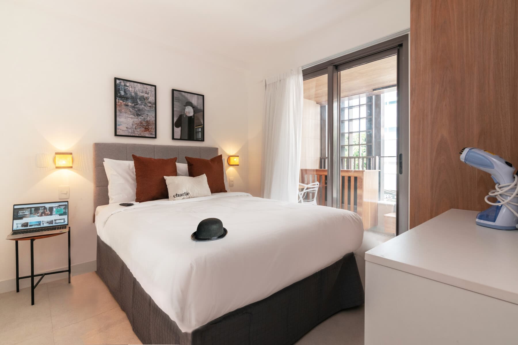 Apto 1 Dorm Standard Casal com Sofá-cama - Charlie Flora Jardim Botânico