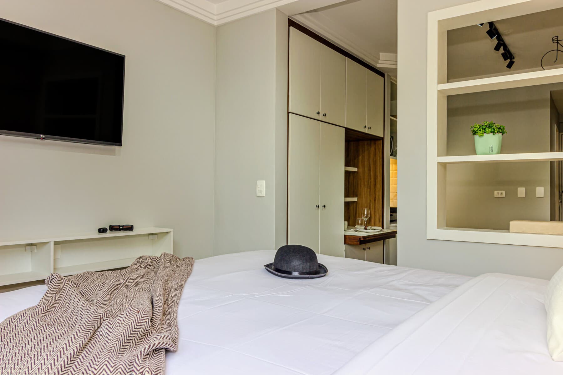 Studio Casal - Charlie Poeta Drummond Jardins