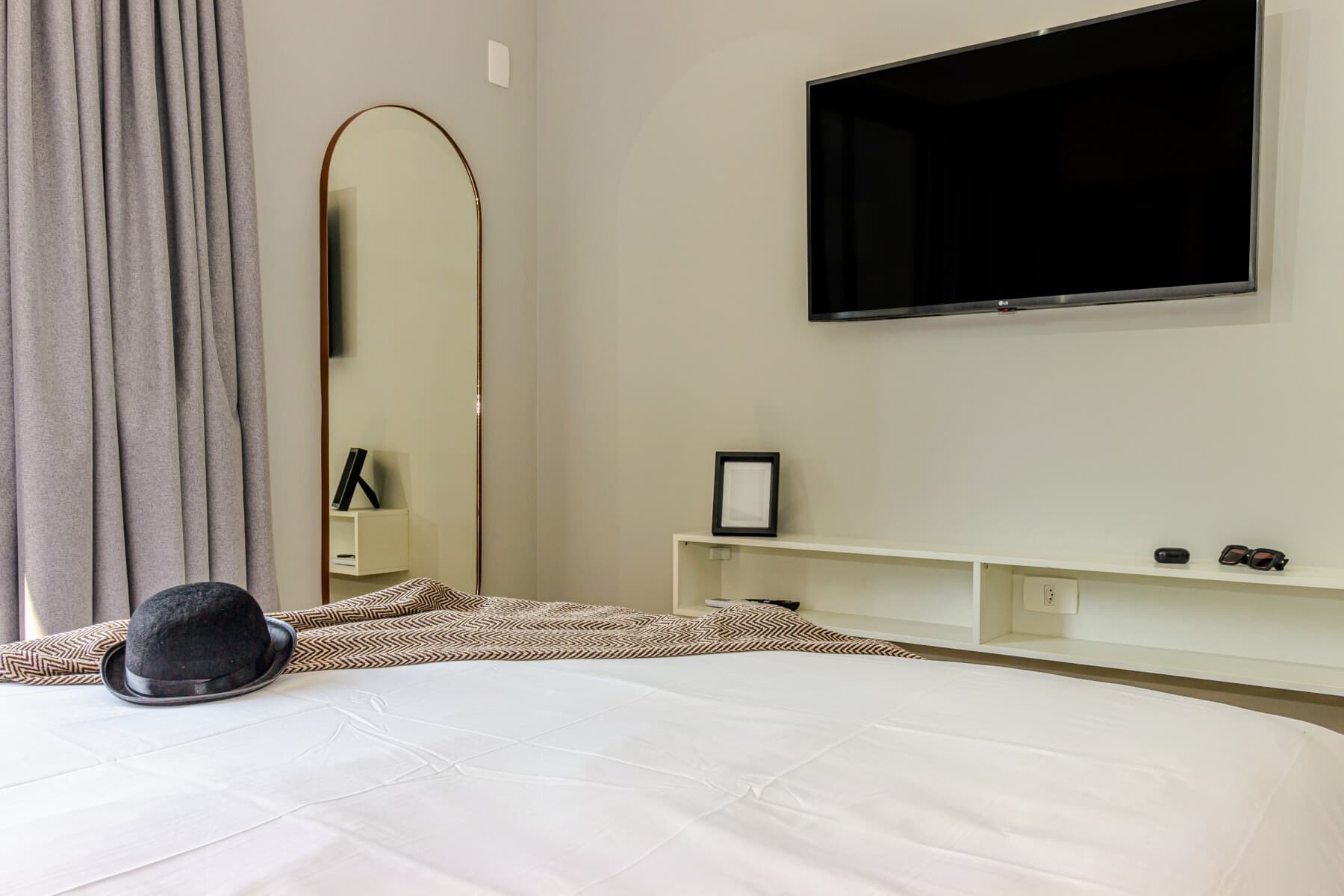 Charlie Poeta Drummond Jardins