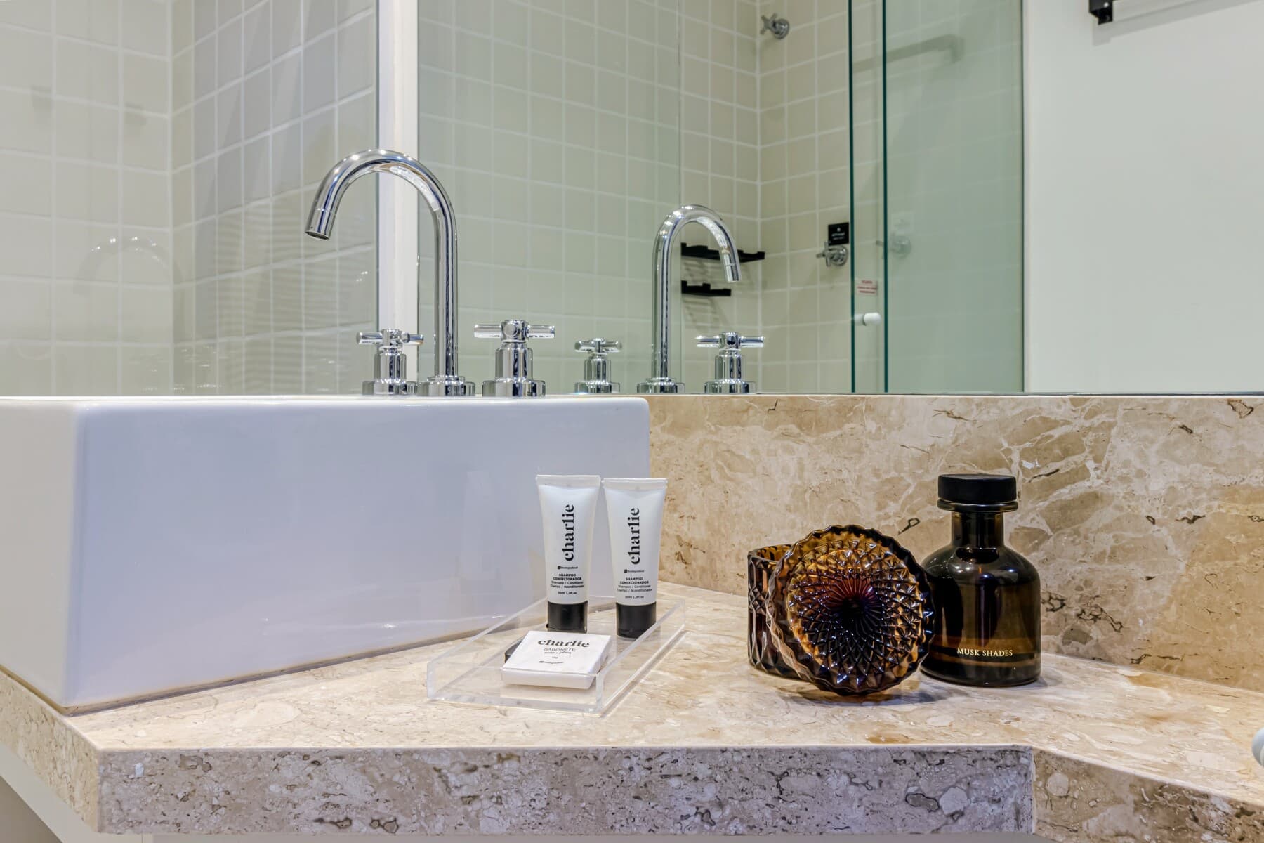 Charlie Poeta Drummond Jardins