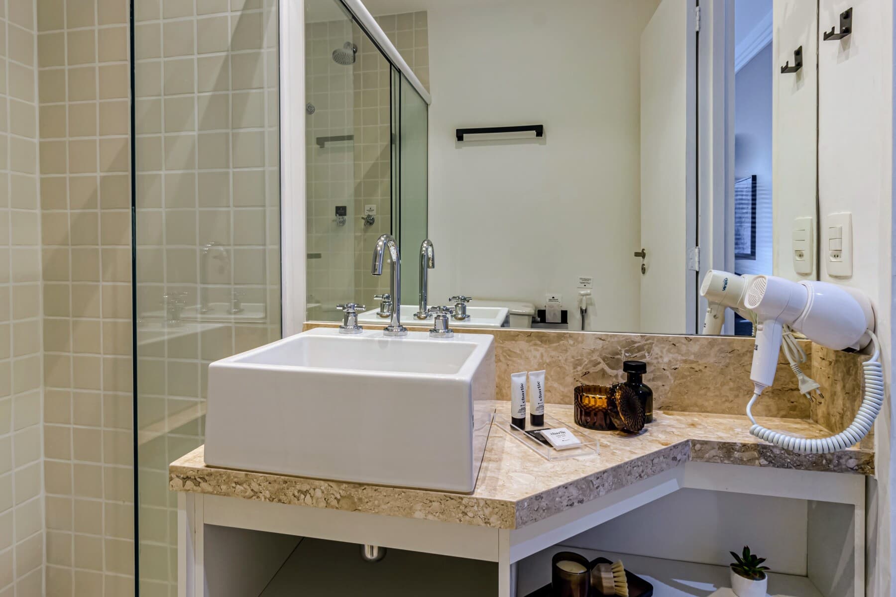 Charlie Poeta Drummond Jardins