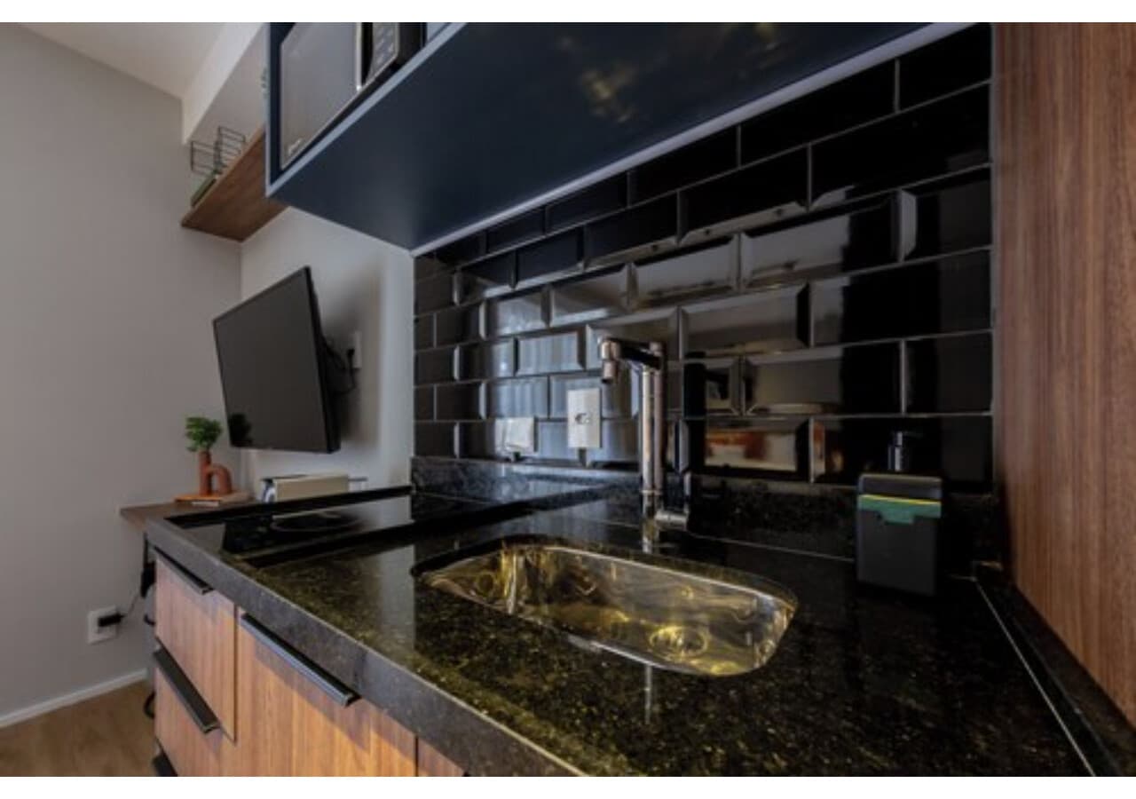 Studio Casal de 32m² com Varanda - House of Charlie Paraíso