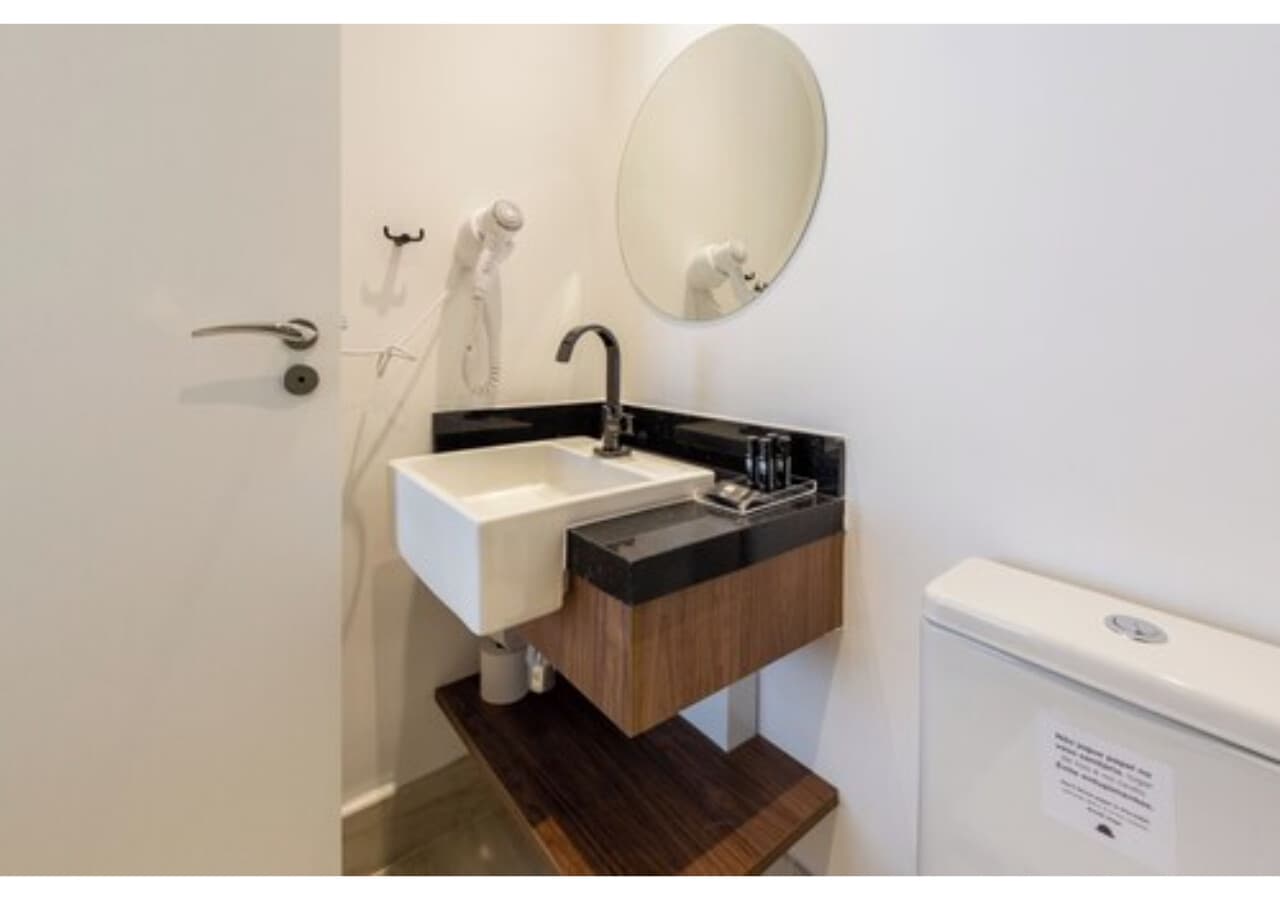 Studio Casal de 32m² com Varanda - House of Charlie Paraíso