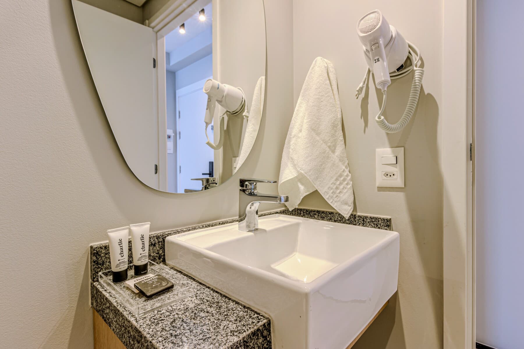 Charlie Nik Paradiso