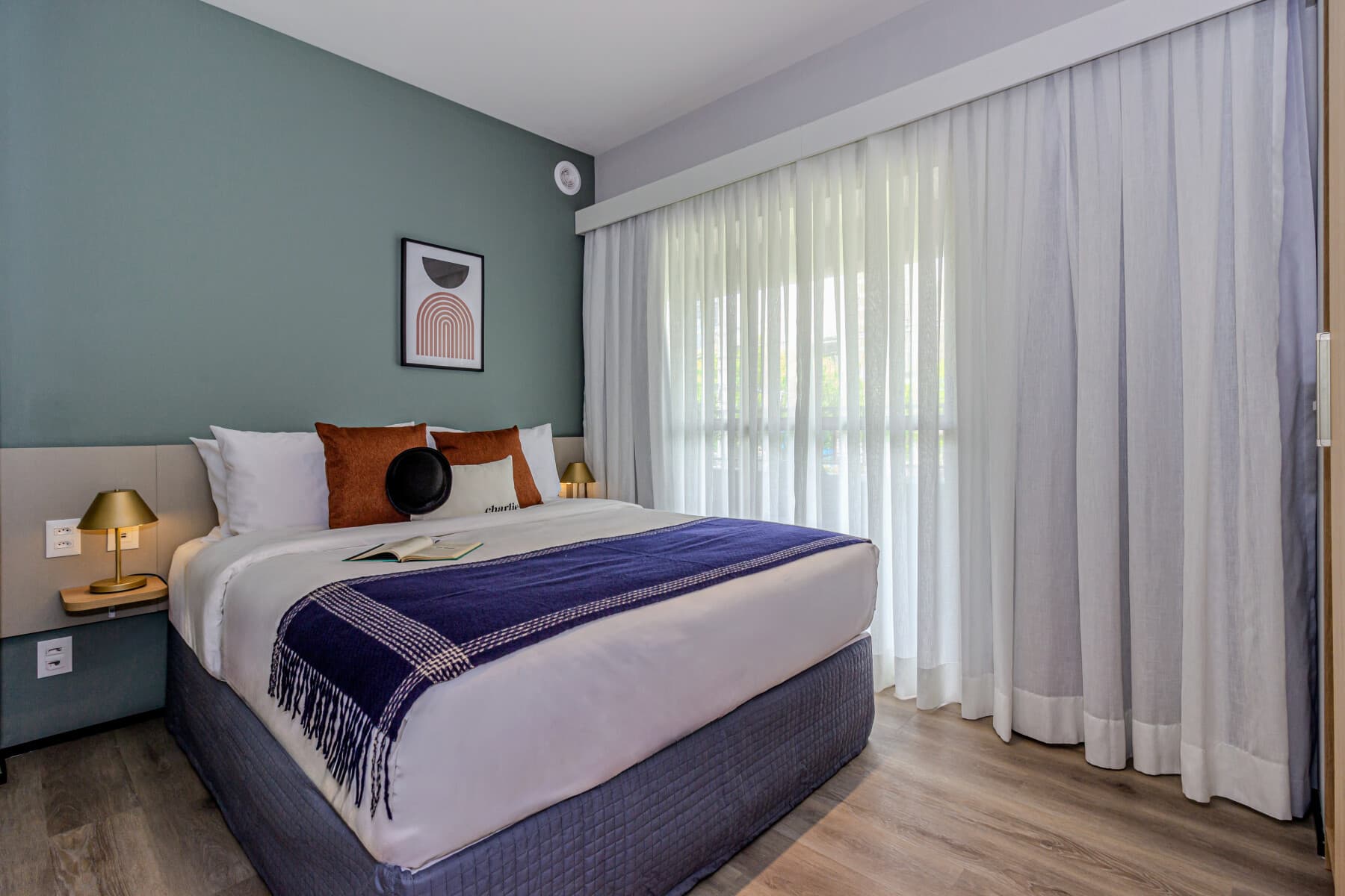 Charlie Nik Paradiso