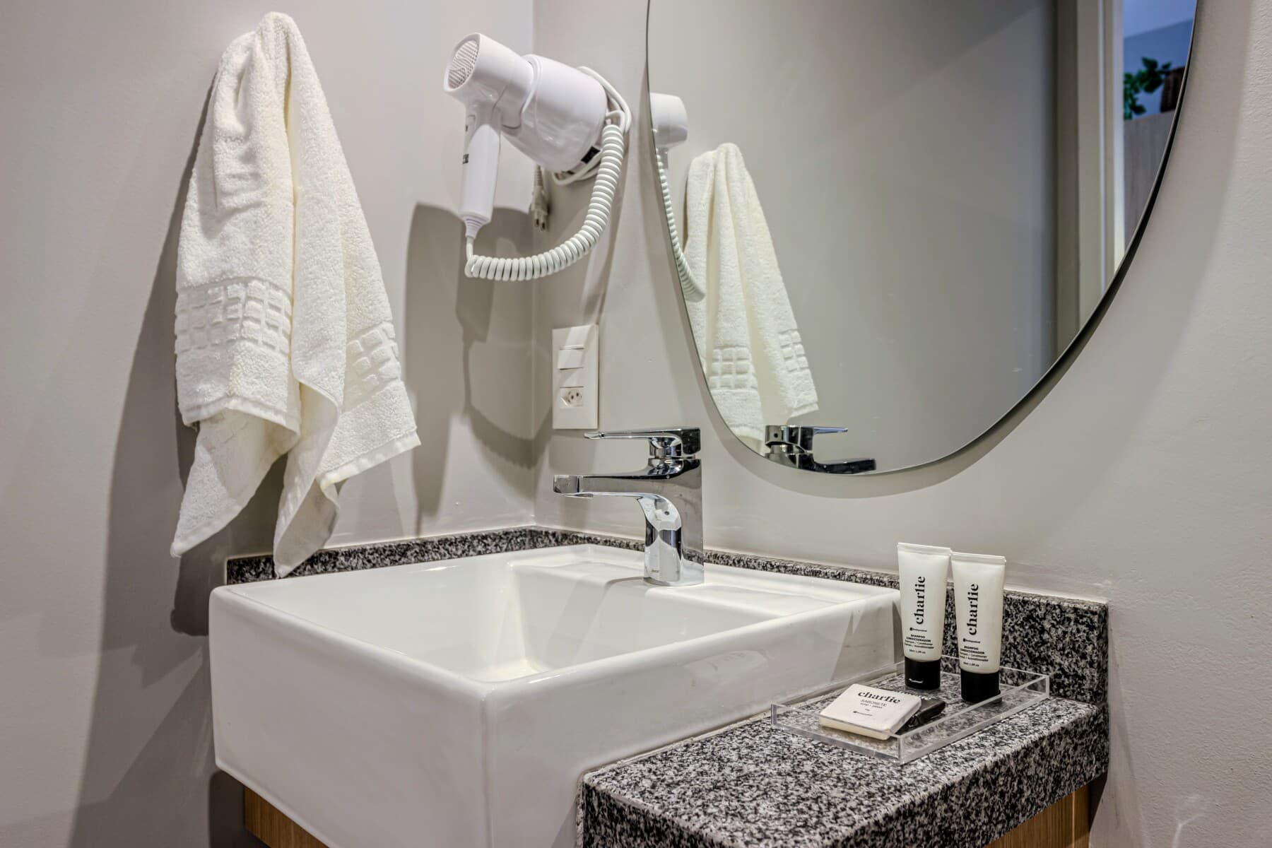 Charlie Nik Paradiso