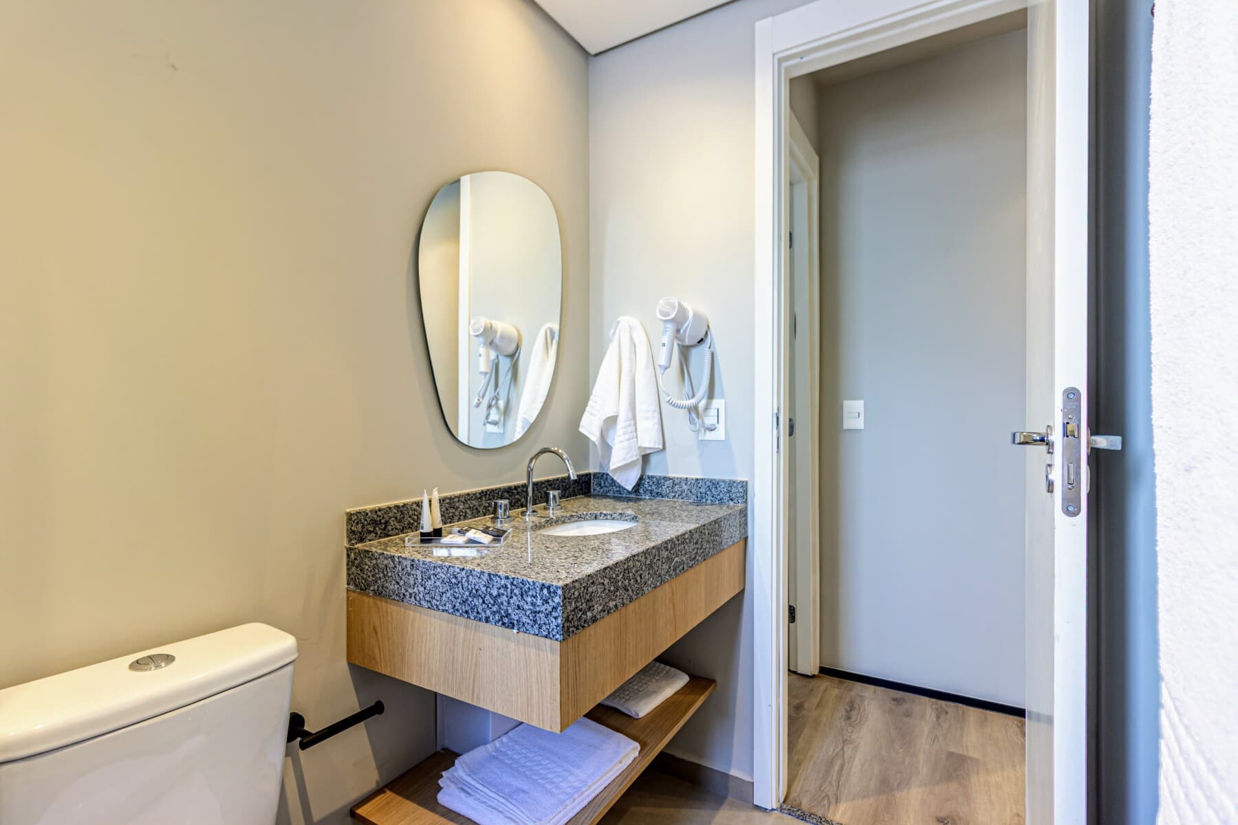 Charlie Nik Paradiso