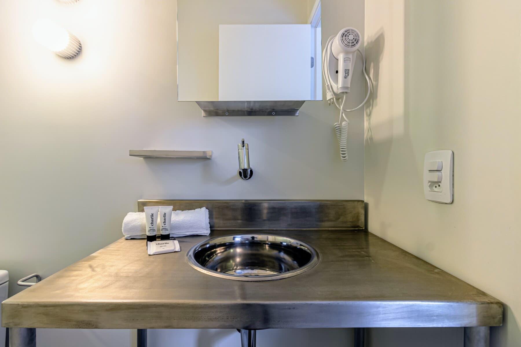 Charlie Petrah Vila Buarque